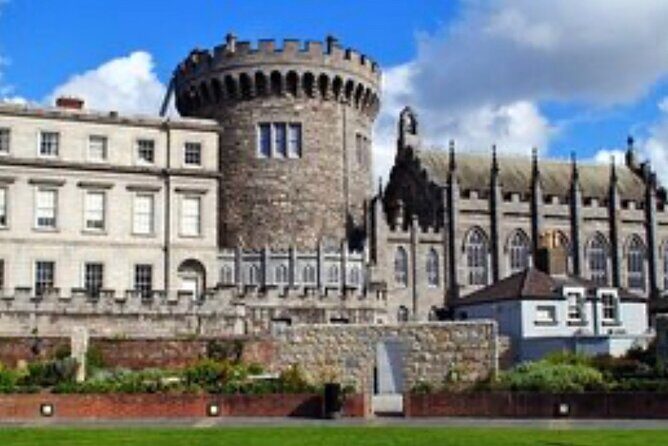 Walking Tour of Dublin’s Viking/Medieval Quarter with a Viking - The Dublin Castle Stop: Power, Place, and Photo Ready Moments