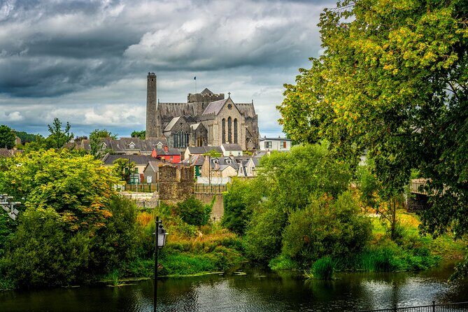 Waterford Crystal and Kilkenny Full-Day Rail Tour from Dublin - Kilkenny’s Medieval Core: Castle, Black Limestone, and St. Canice